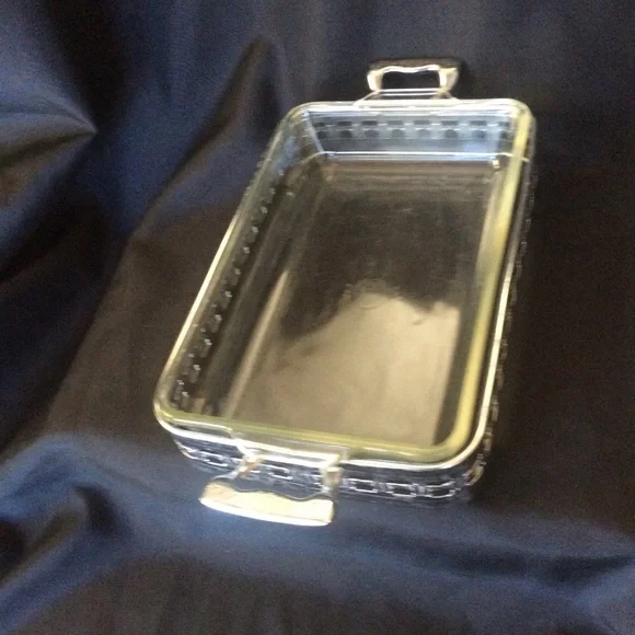 Vintage Pyrex casserole glass dish in serving tray - Picture 10 of 15